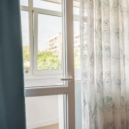 Апартаменти Peaceful Pastel Retreat In Варна
