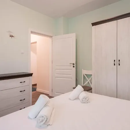 Peaceful Pastel Retreat In Апартаменти
