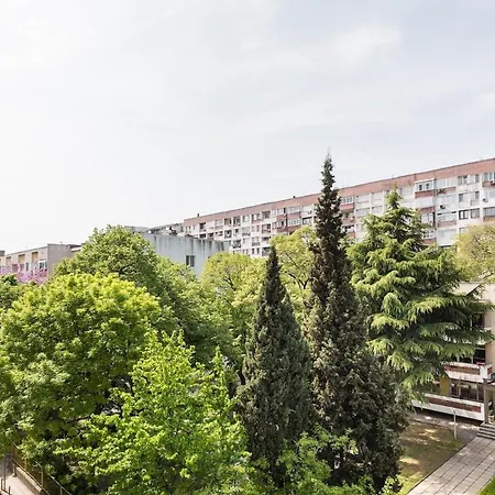 Апартаменти Peaceful Pastel Retreat In Варна