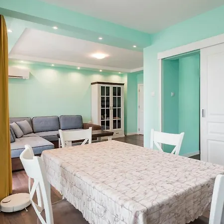 Апартаменти Peaceful Pastel Retreat In Варна