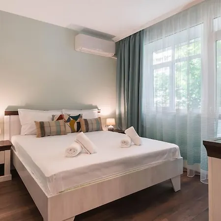 Апартаменти Peaceful Pastel Retreat In Варна