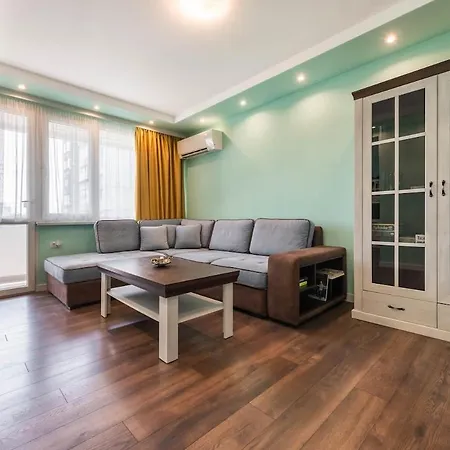 Peaceful Pastel Retreat In Апартаменти